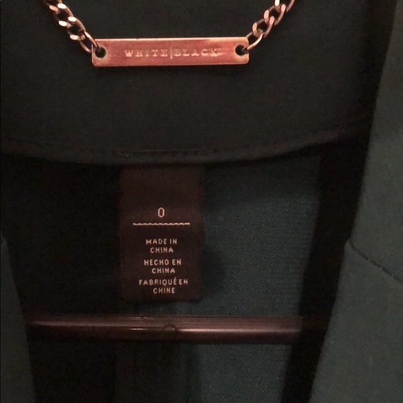 Green short blazer with gold details - Picture 3 of 5